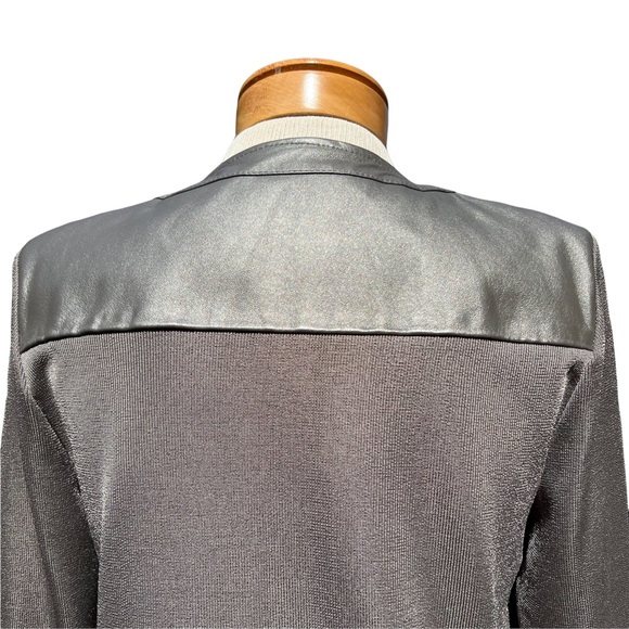 Peter Nygard Women’s Silver/Gray Leather & Knit Jacket with Flower Detai… - Picture 6 of 12